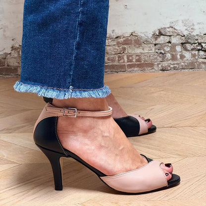 Leara™ | Elegant mid-heel court shoes with ankle strap for a refined style