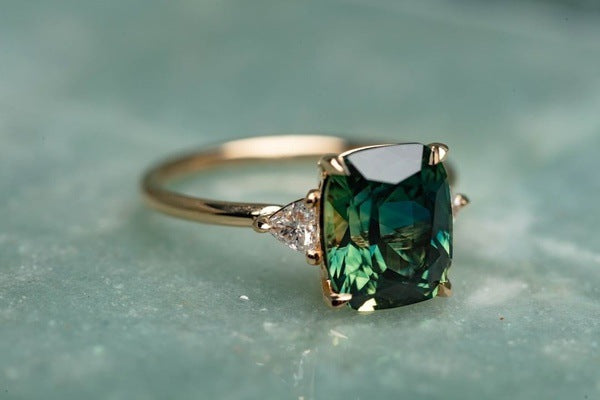 Vintage-Inspired Green Gemstone Ring | Gold 18k