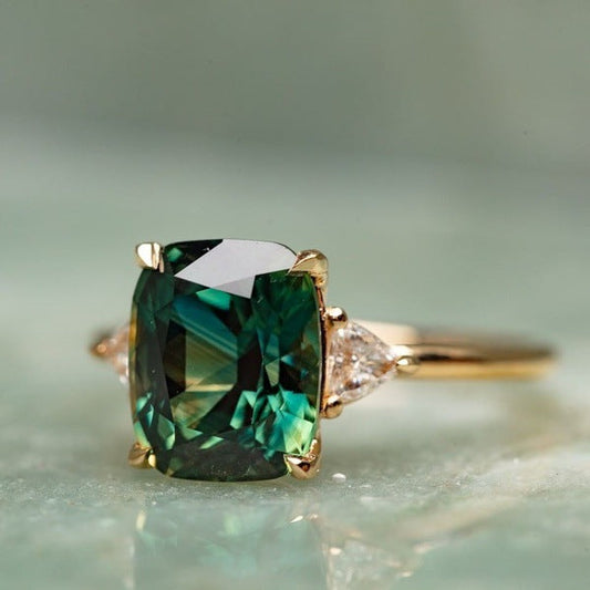 Vintage-Inspired Green Gemstone Ring | Gold 18k