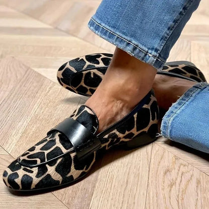 Pointed Tow Cow Design Loafers
